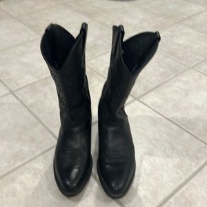 Men’s Ariat western boots, 9.5 D
